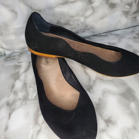 Shoe - Picture 2 of 4